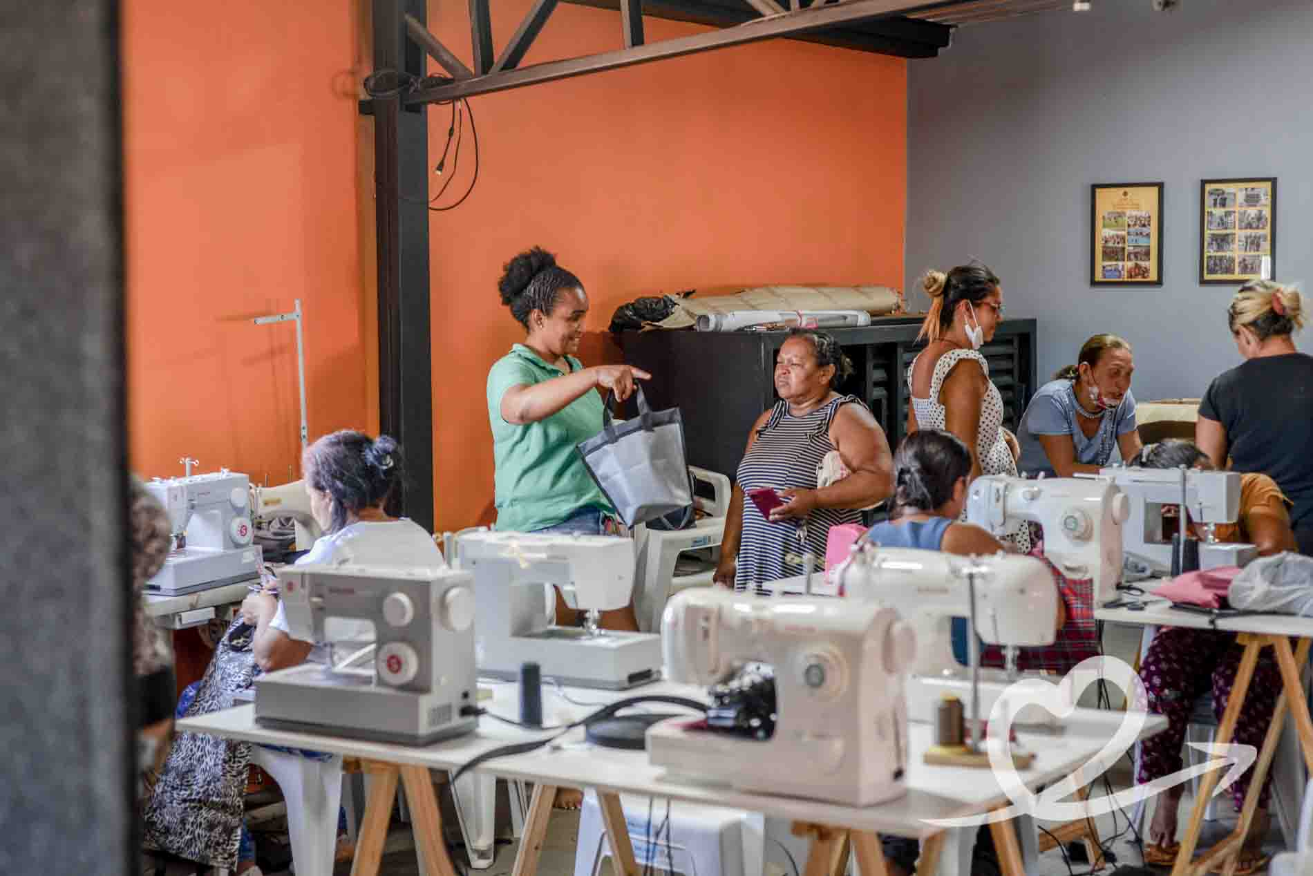 Costura Social: Risos e Linhas Transformam